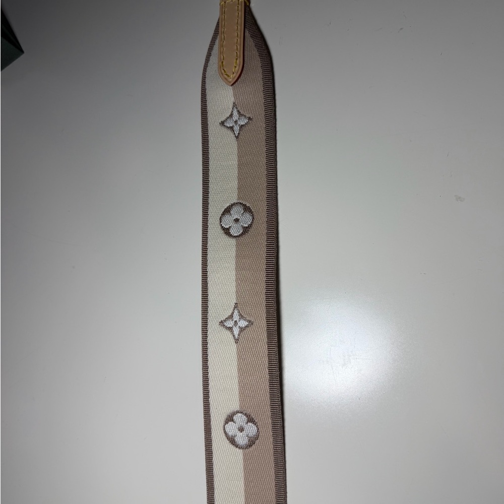 Louis Vuitton Bandoulière Beige Strap - Picture 6 of 13